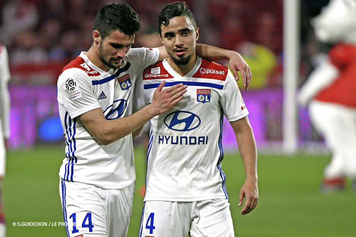 关于里昂客场击败波尔多，稳坐积分榜首的信息