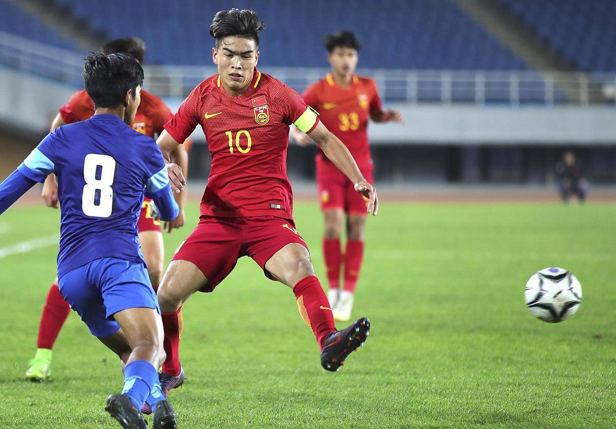 包含波兰国家队豪取连胜，迎战瑞典的词条