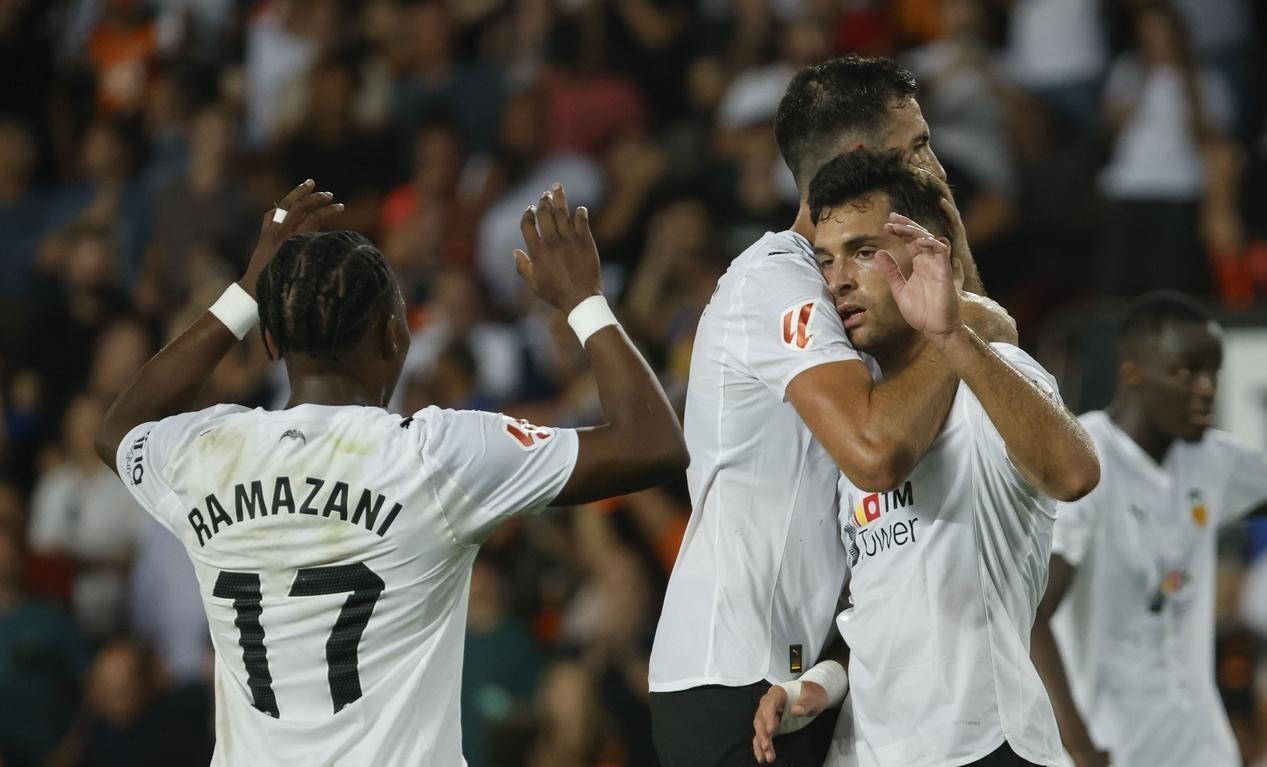 瓦伦西亚遭遇连败，保级之路崎岖的简单介绍