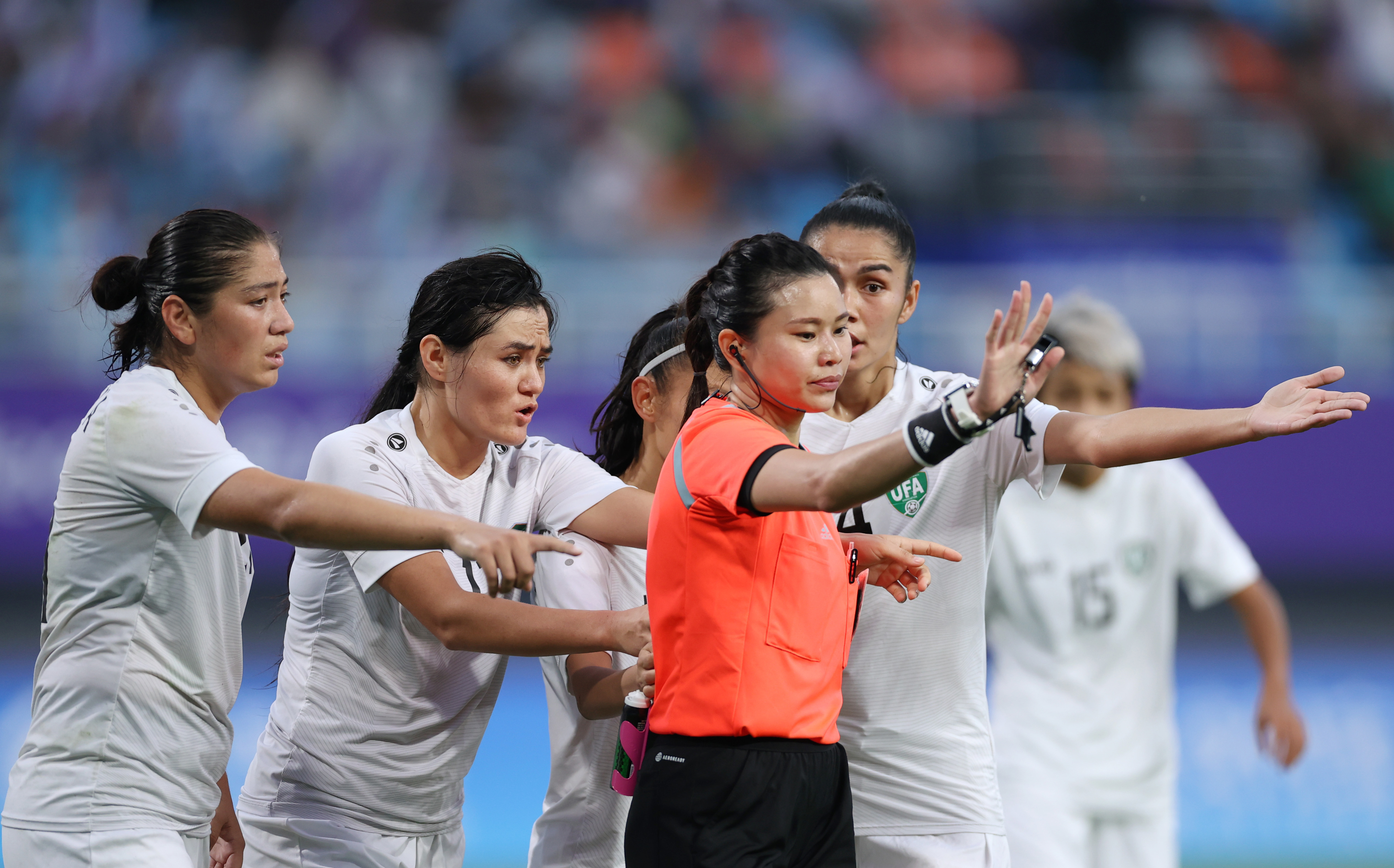 国际足球赛事中,女子队伍力压群雄的简单介绍 国际足球赛事中,女子队伍力压群雄的简单介绍