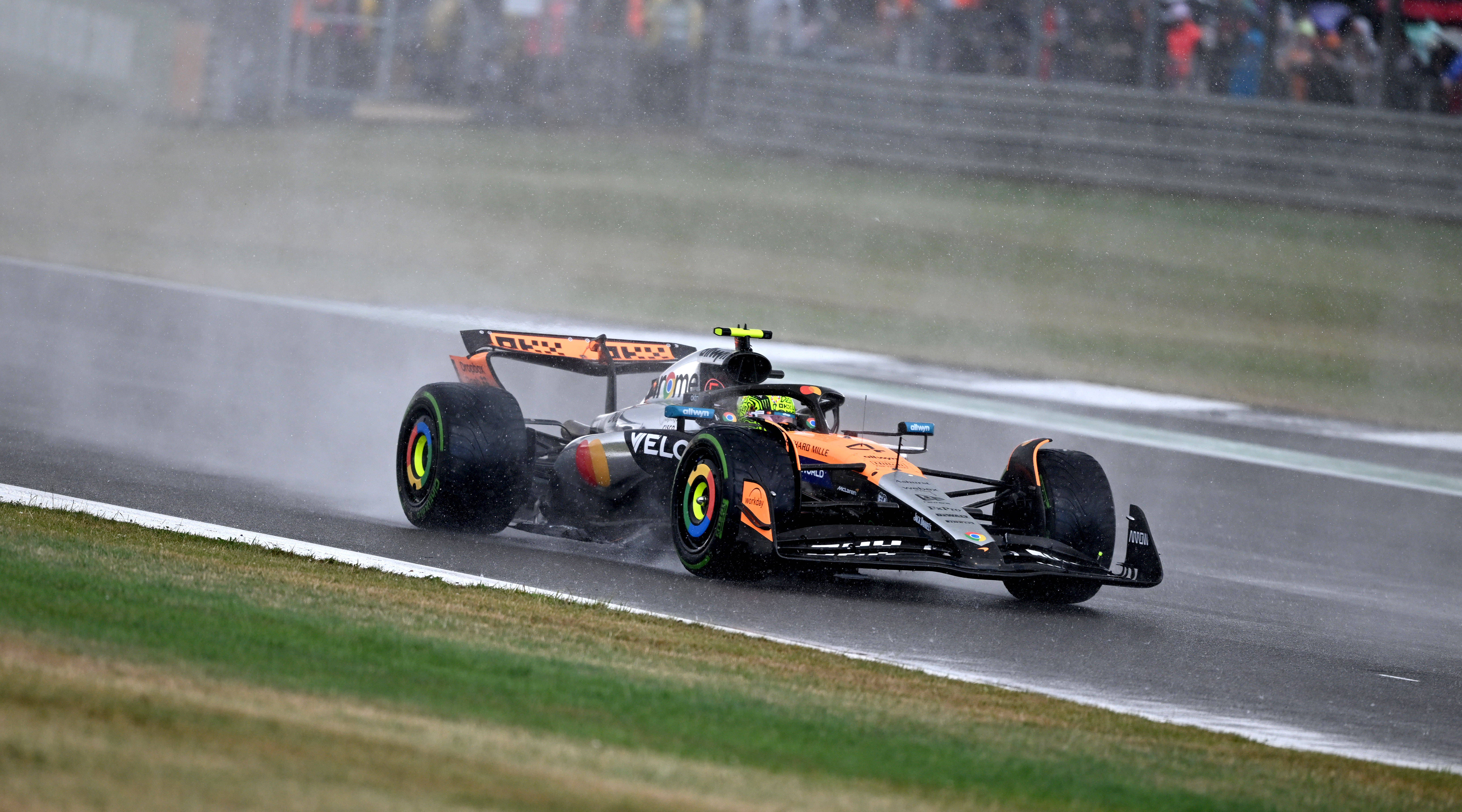 索伯车队险胜红牛车队，拉塞尔惊艳四座的简单介绍