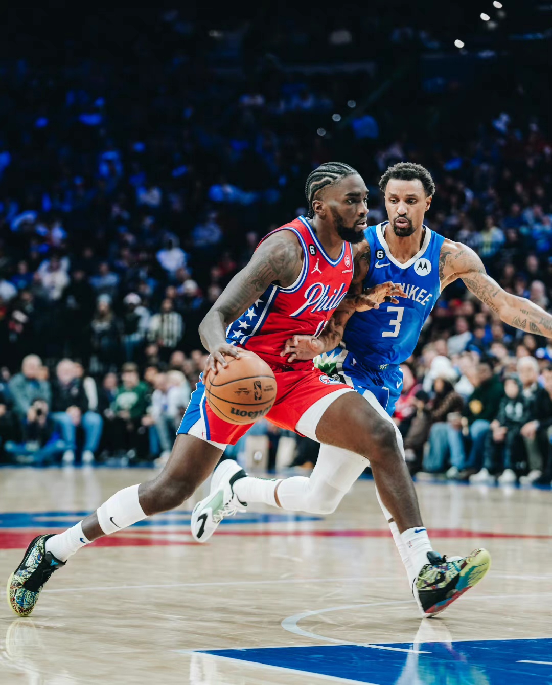 雄鹿险胜福建队，恩比德点燃赛场的简单介绍