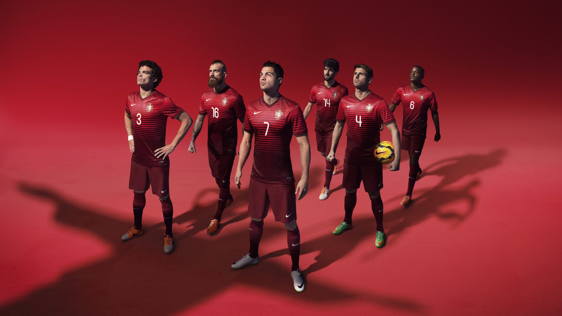 特奥爆发点燃圣西罗，曼联末节风暴逆转那不勒斯