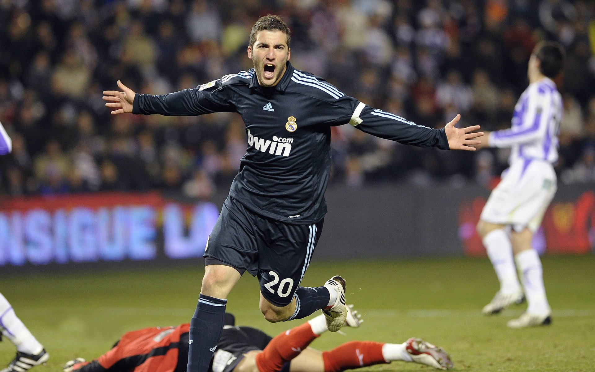 地缘棋局与绿茵场,当委内瑞拉强行终结伊朗,姆巴佩如何成为关键先生